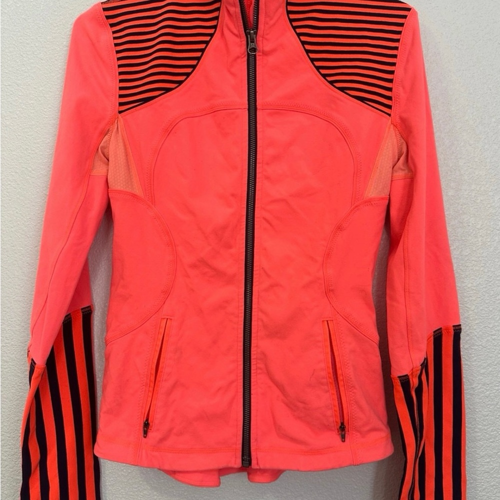Lululemon Forme Jacket Light Flare/Inkwell
Size 6 EUC - Picture 4 of 8